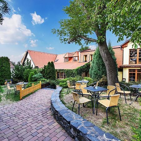 Restaurace A Penzion U Palecku Skutec Ngoại thất bức ảnh