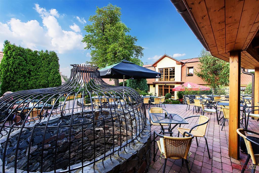Restaurace A Penzion U Palecku Skutec Ngoại thất bức ảnh