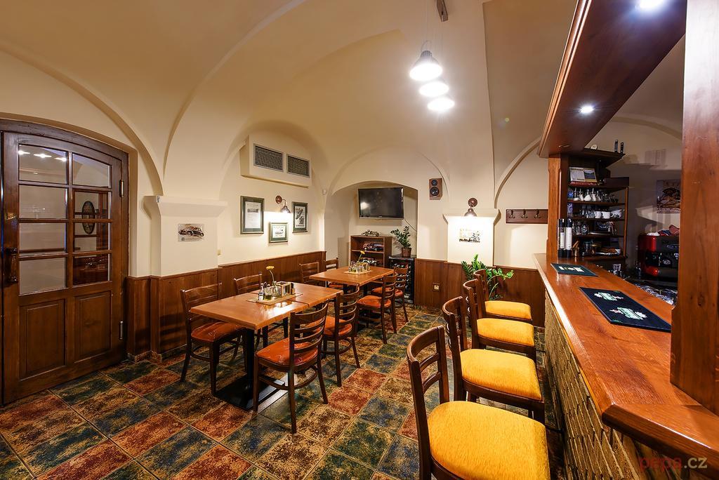 Restaurace A Penzion U Palecku Skutec Ngoại thất bức ảnh
